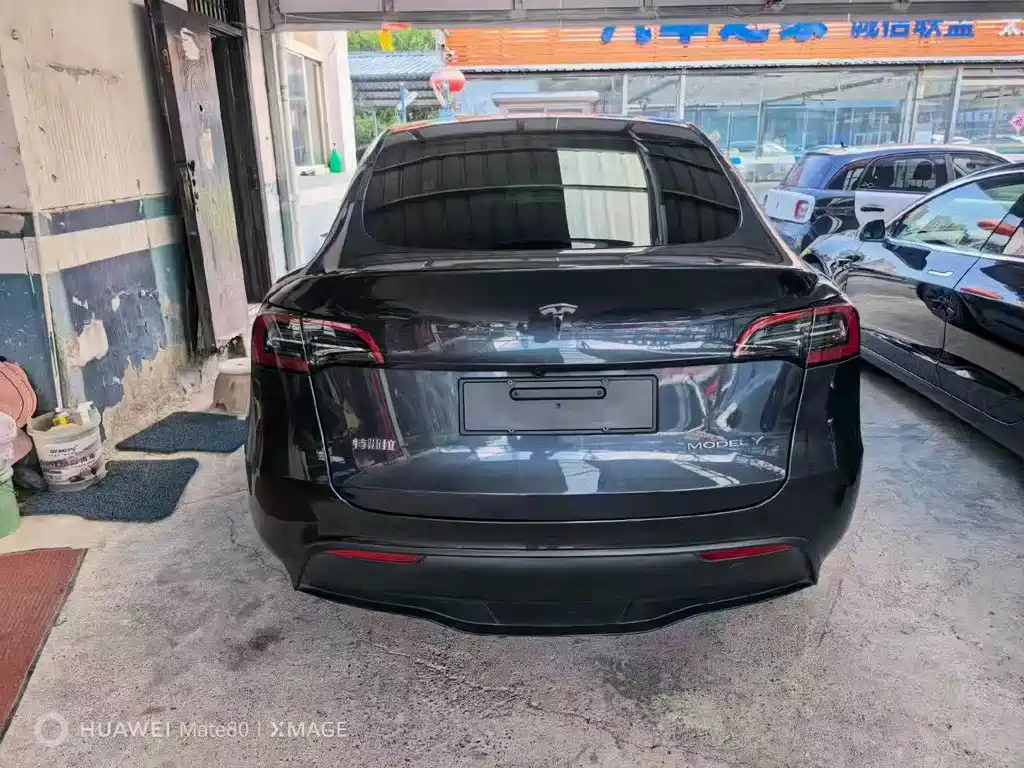 Tesla Model Y — фото 8