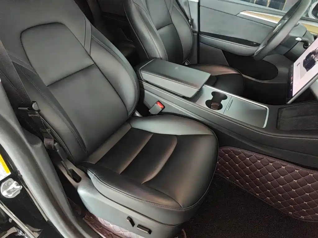 Tesla Model Y — фото 25