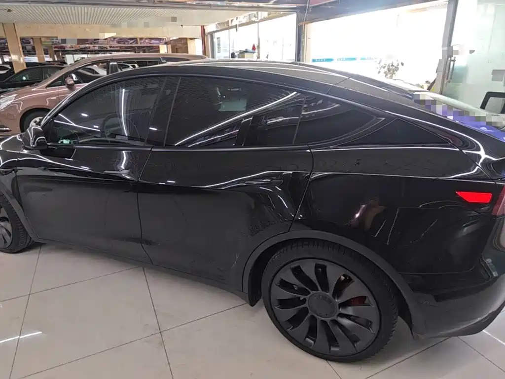 Tesla Model Y — фото 5