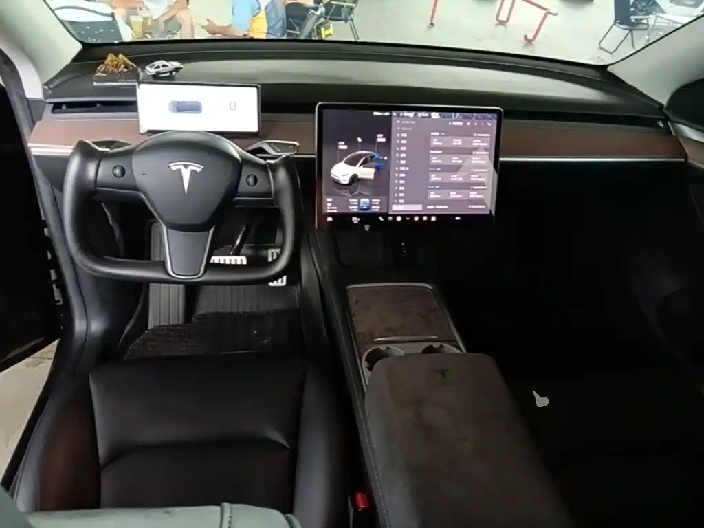 Tesla Model Y — фото 6