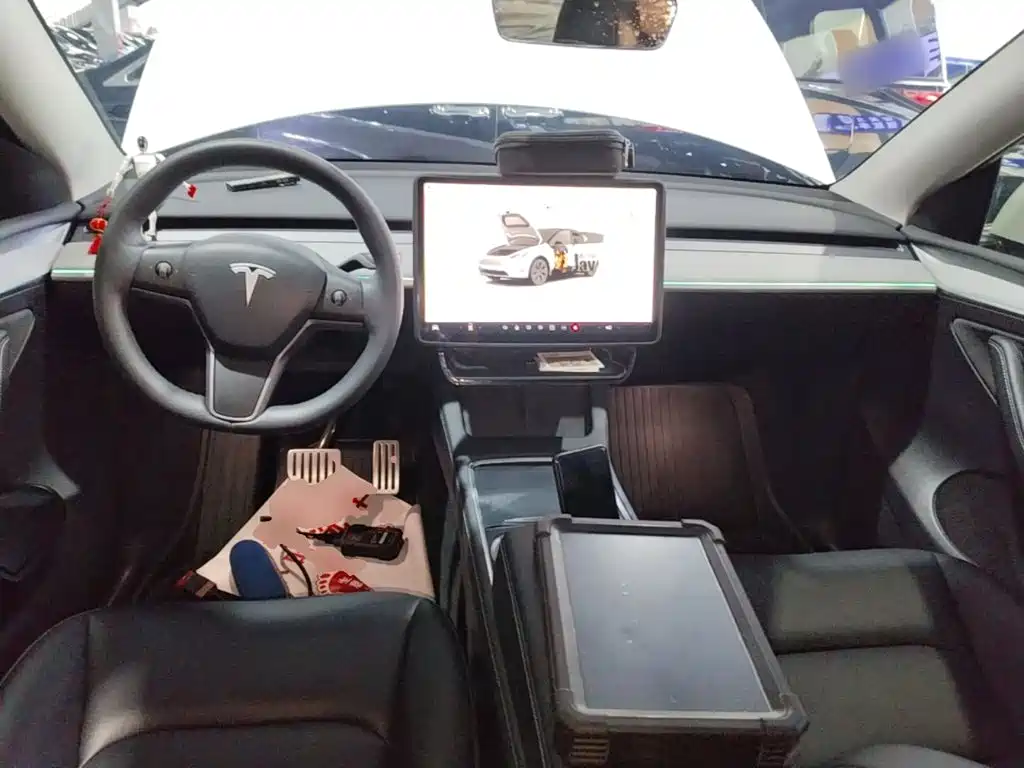 Tesla Model Y — фото 6