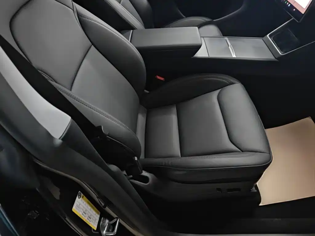 Tesla Model Y — фото 25