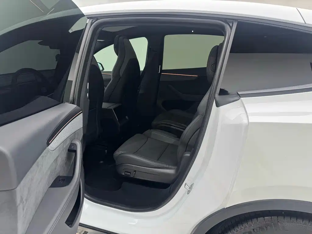 Tesla Model Y L — фото 4