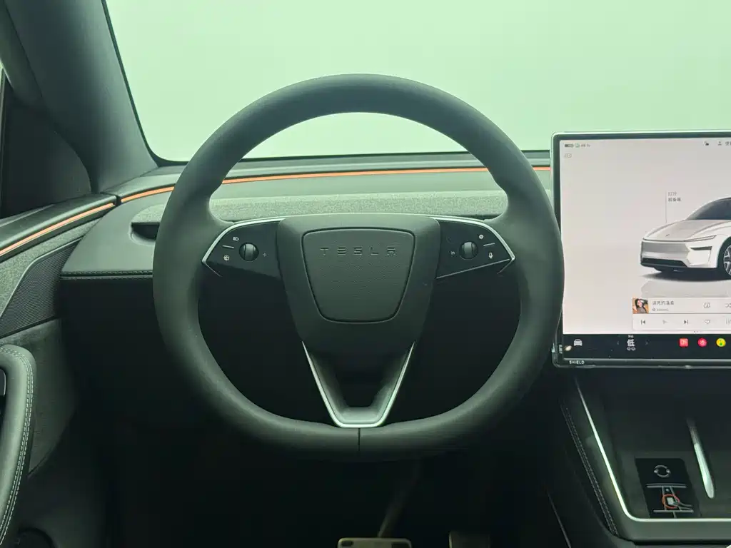 Tesla Model Y L — фото 5