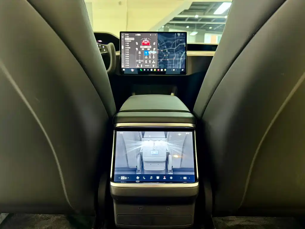 Tesla Model X — фото 11