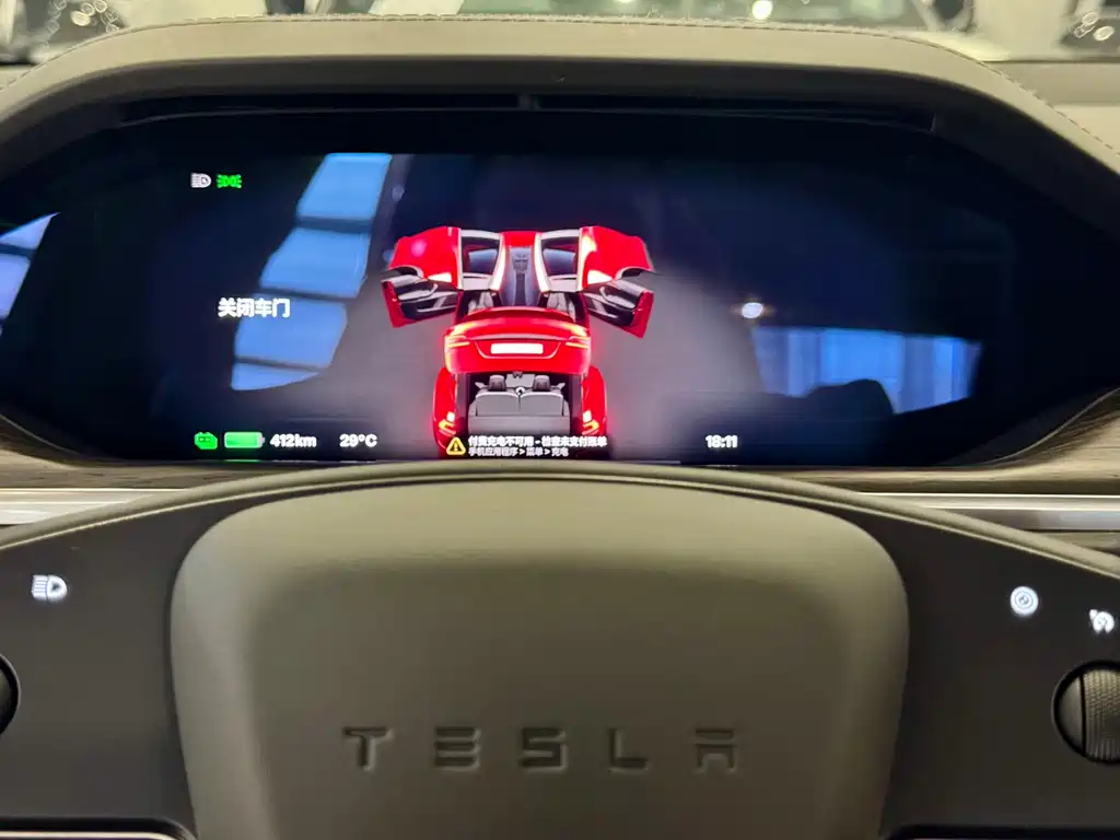 Tesla Model X — фото 15