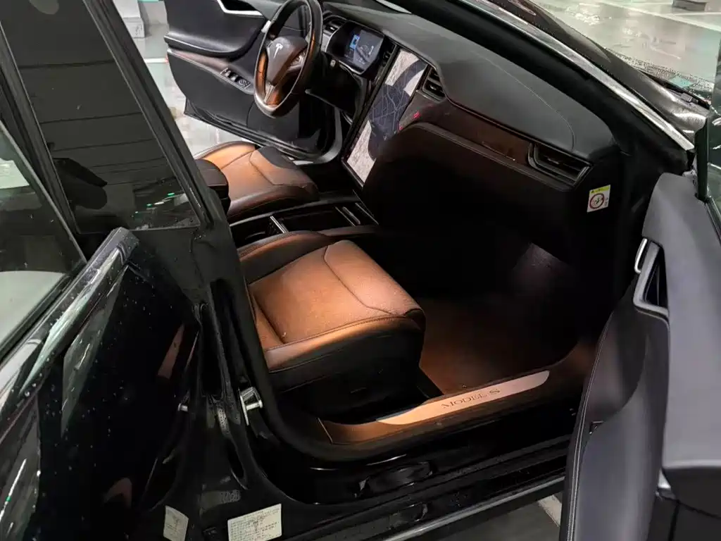 Tesla Model S — фото 8