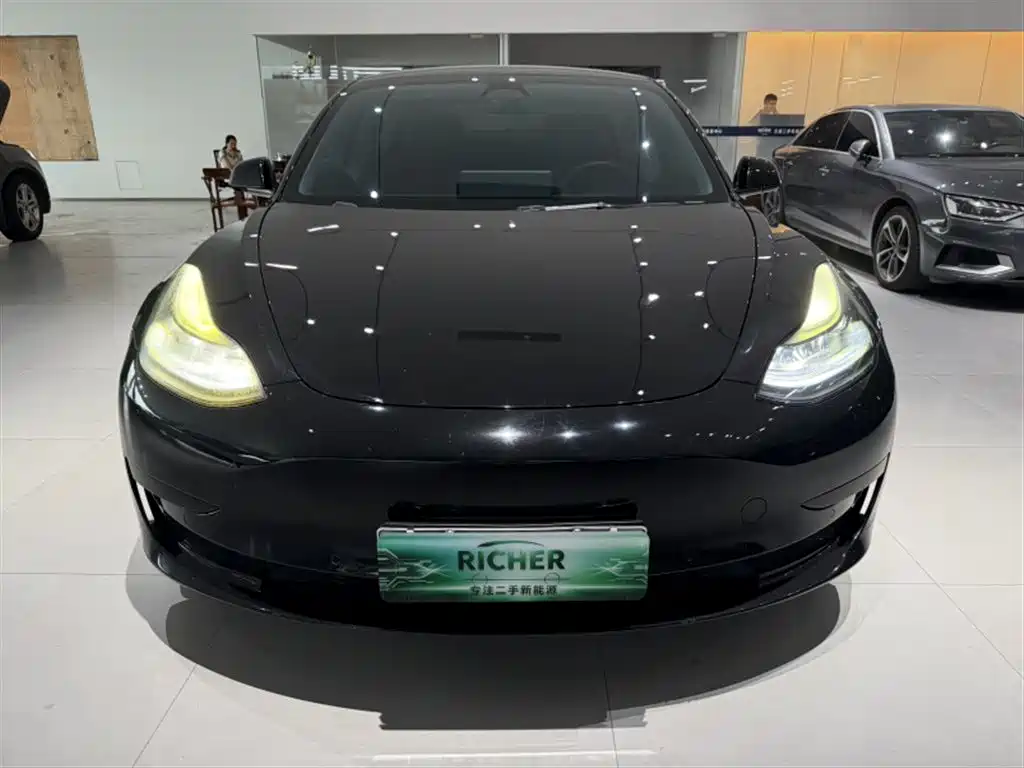 Tesla Model 3 — фото 3