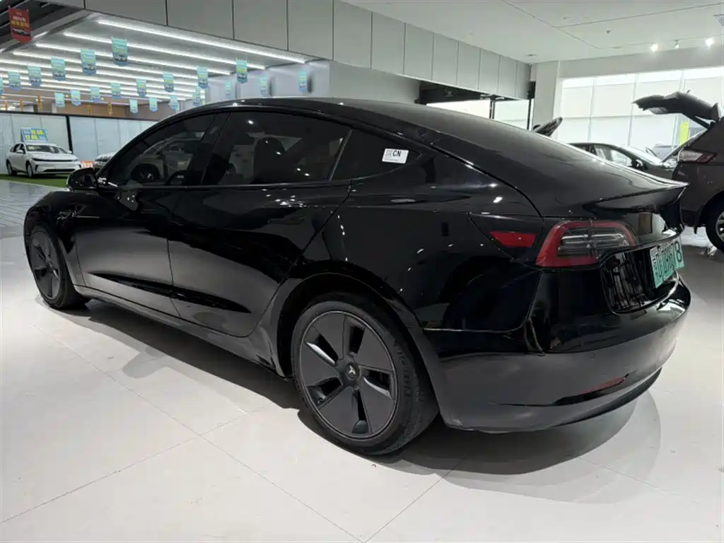 Tesla Model 3 — фото 4