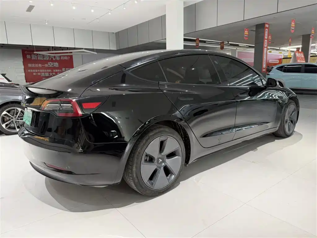 Tesla Model 3 — фото 6