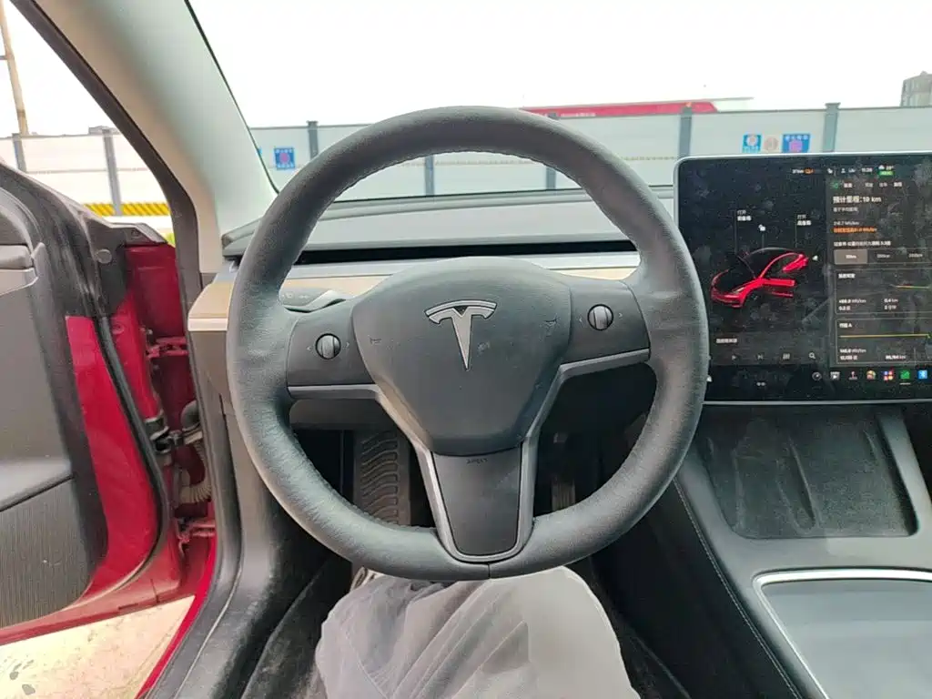 Tesla Model 3 — фото 11