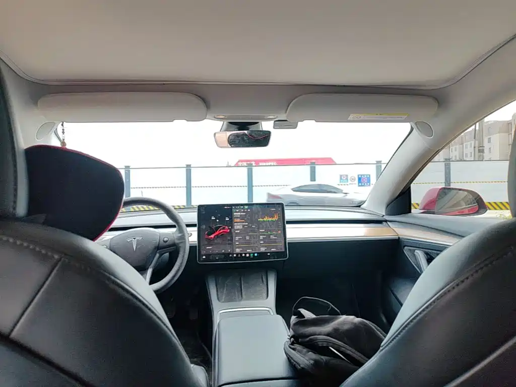 Tesla Model 3 — фото 18