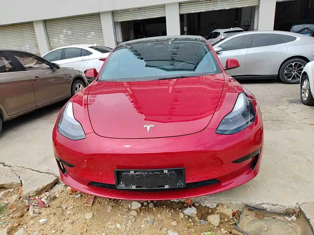 Tesla Model 3 — фото 3