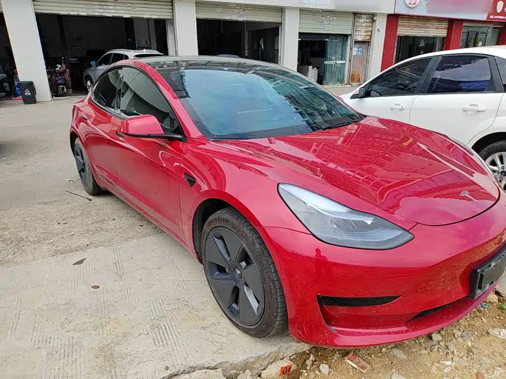 Tesla Model 3 — фото 4