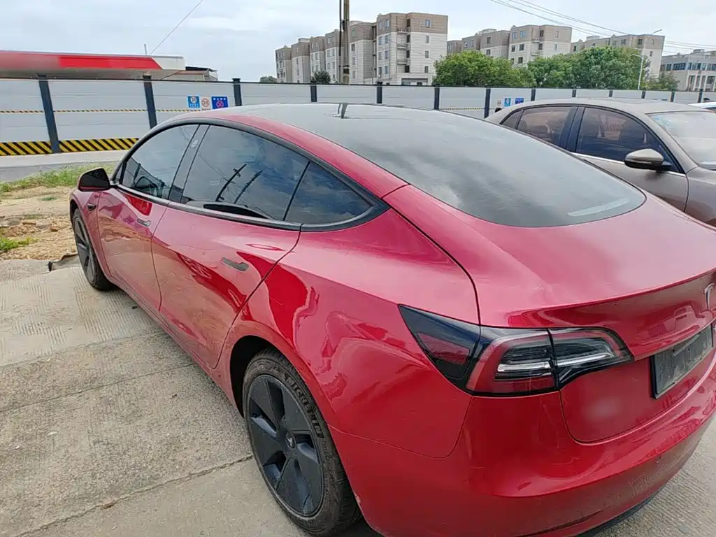 Tesla Model 3 — фото 5