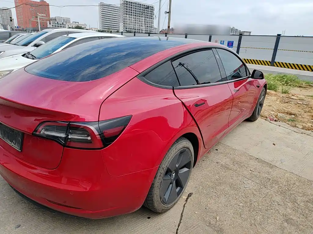 Tesla Model 3 — фото 7