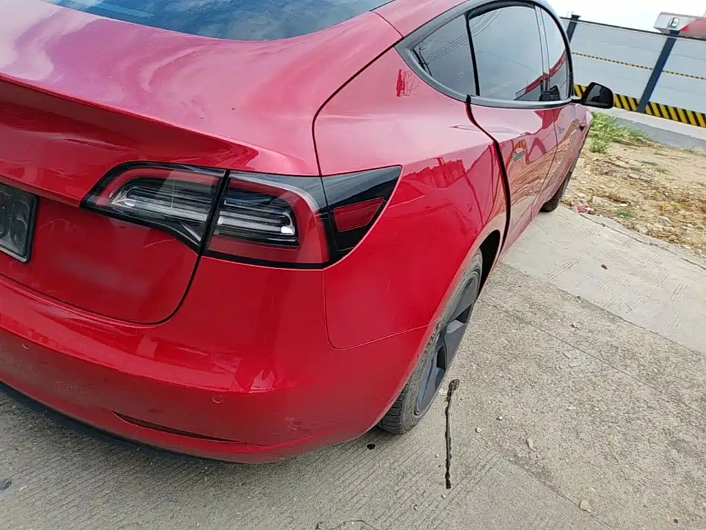 Tesla Model 3 — фото 8