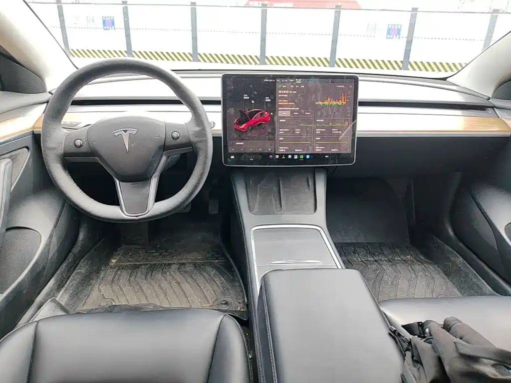 Tesla Model 3 — фото 10