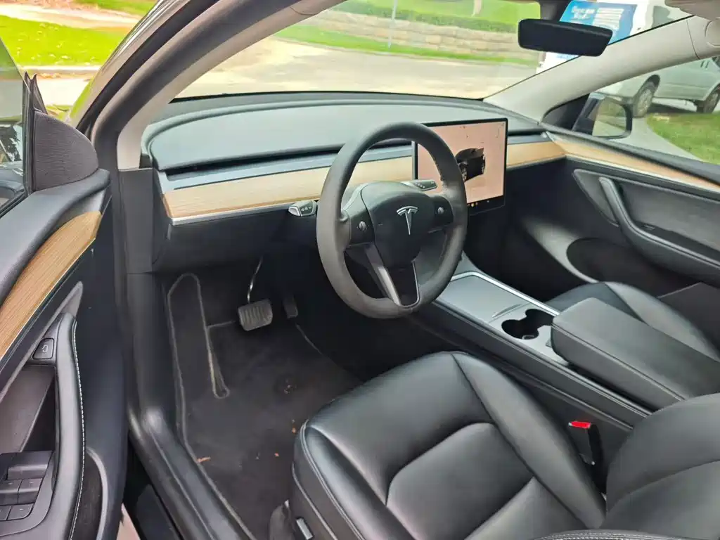 Tesla Model Y — фото 4