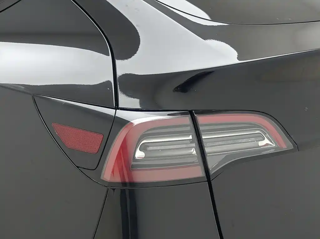 Tesla Model Y — фото 13