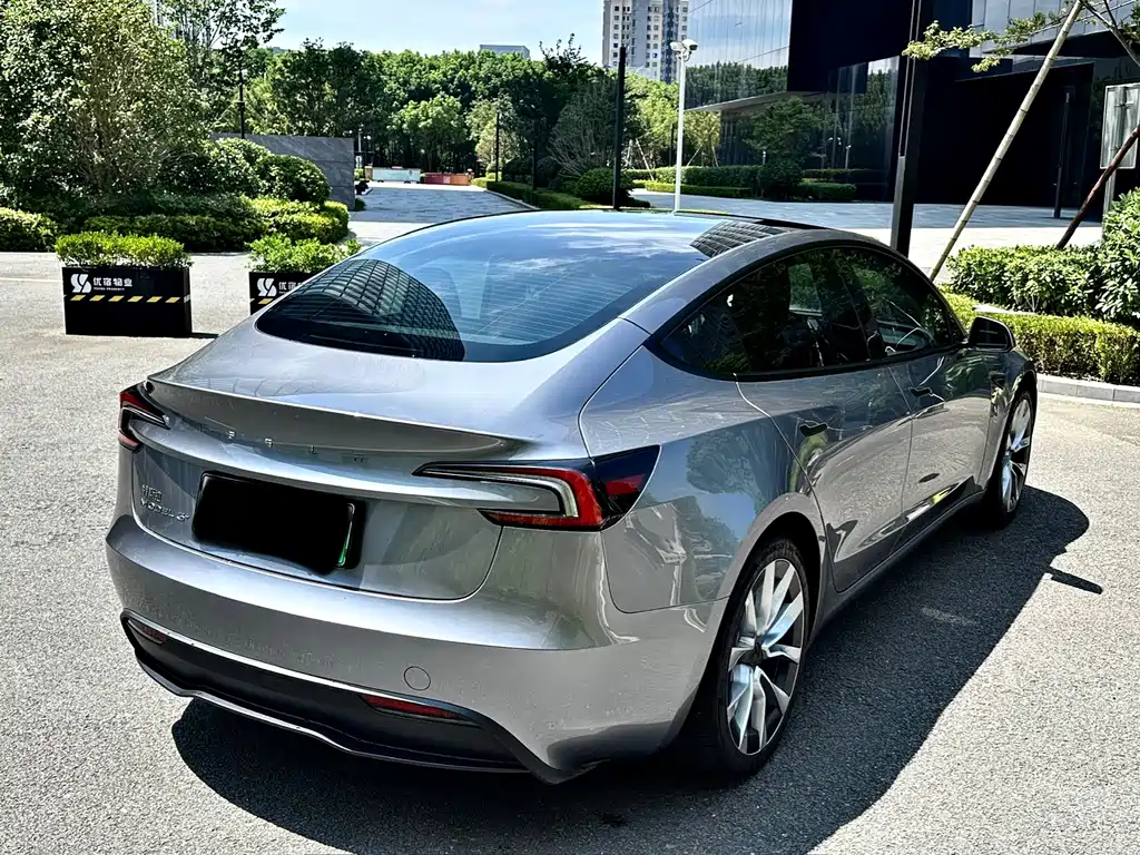Tesla Model 3 — фото 13