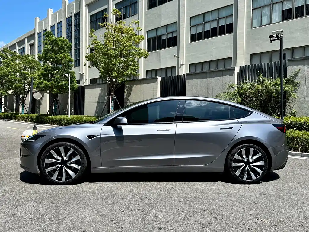 Tesla Model 3 — фото 15