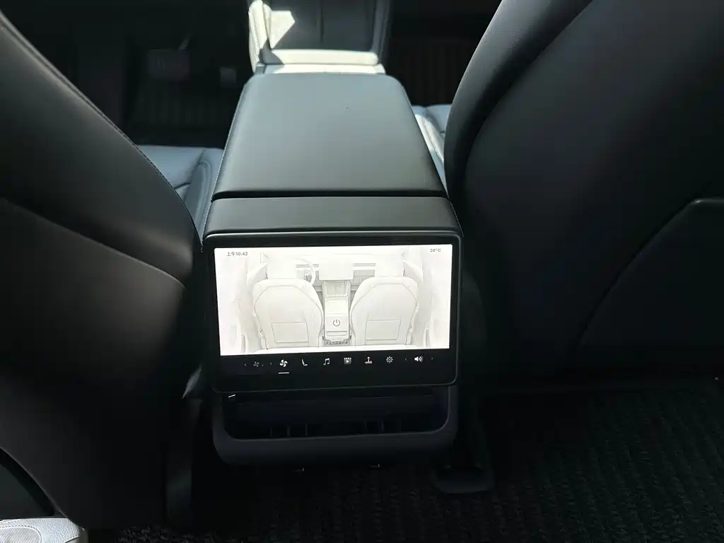 Tesla Model 3 — фото 8