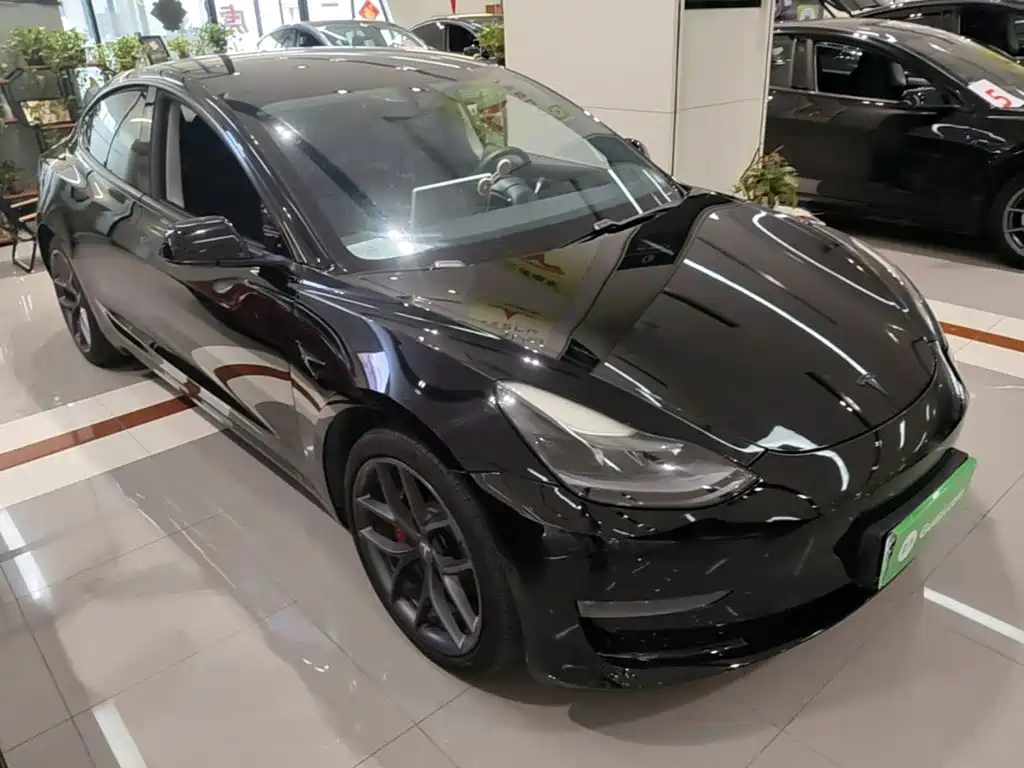 Tesla Model 3 — фото 4