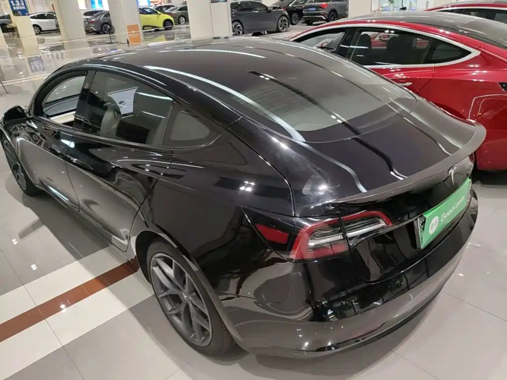 Tesla Model 3 — фото 5