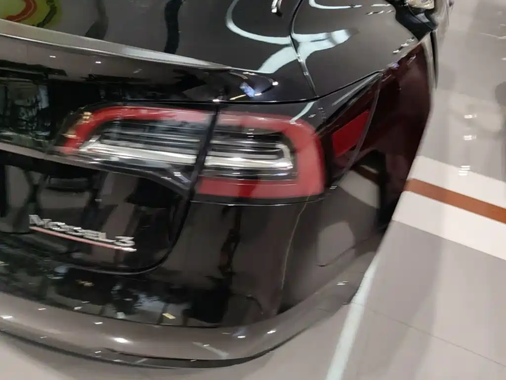 Tesla Model 3 — фото 8