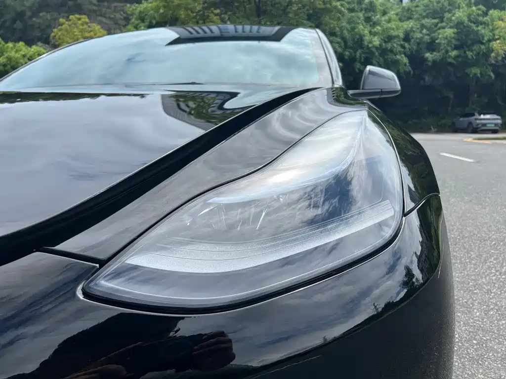 Tesla Model 3 — фото 11