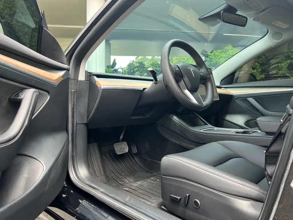 Tesla Model 3 — фото 13