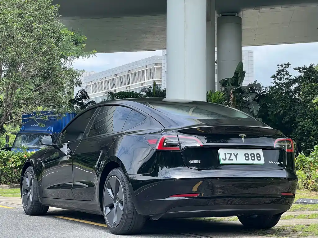 Tesla Model 3 — фото 5