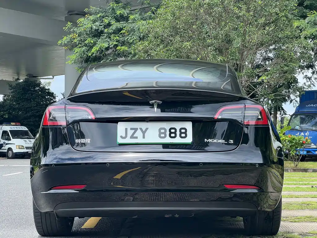 Tesla Model 3 — фото 6