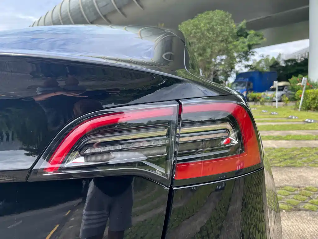 Tesla Model 3 — фото 8