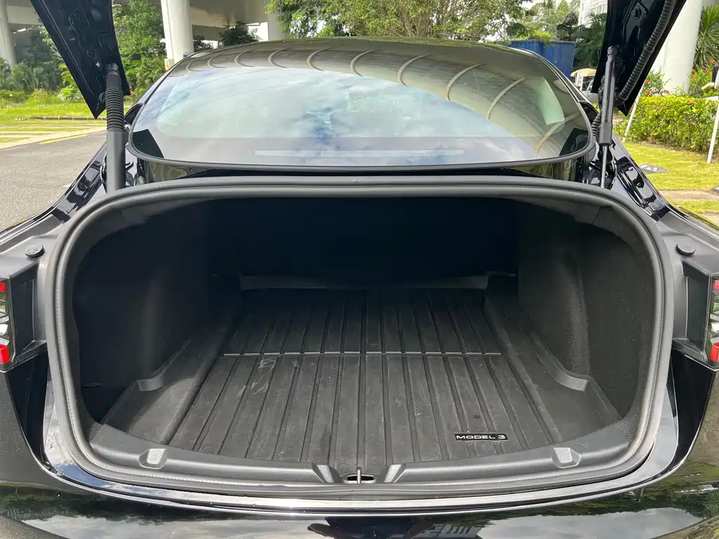 Tesla Model 3 — фото 9