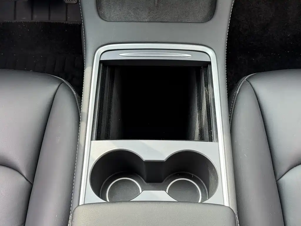 Tesla Model Y — фото 20