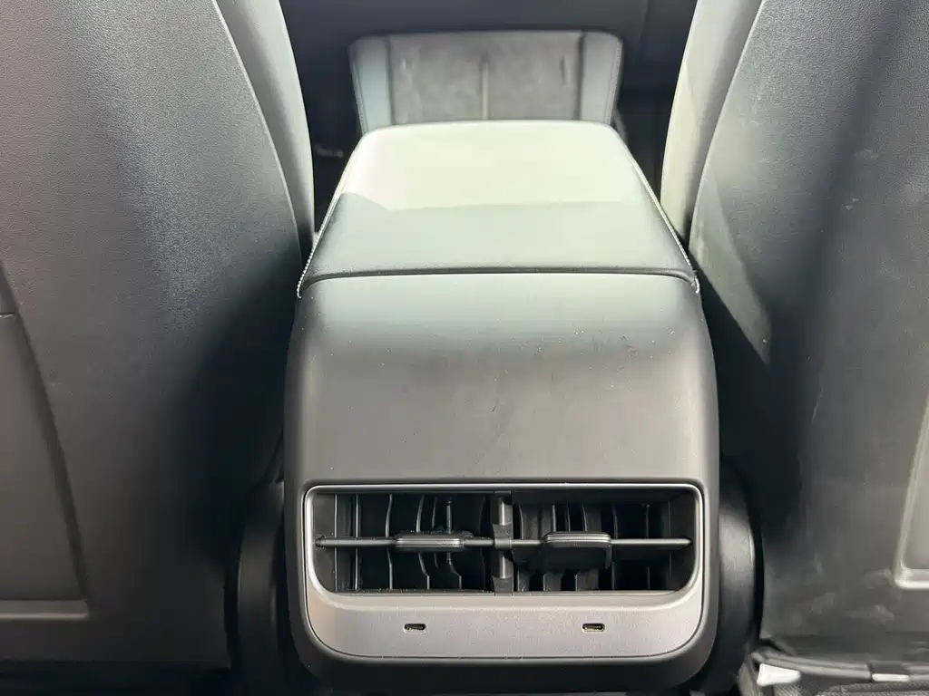 Tesla Model Y — фото 22