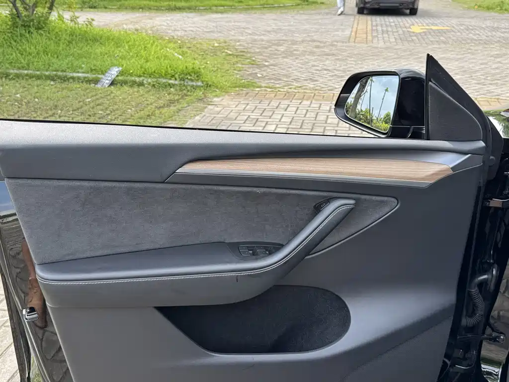 Tesla Model Y — фото 23