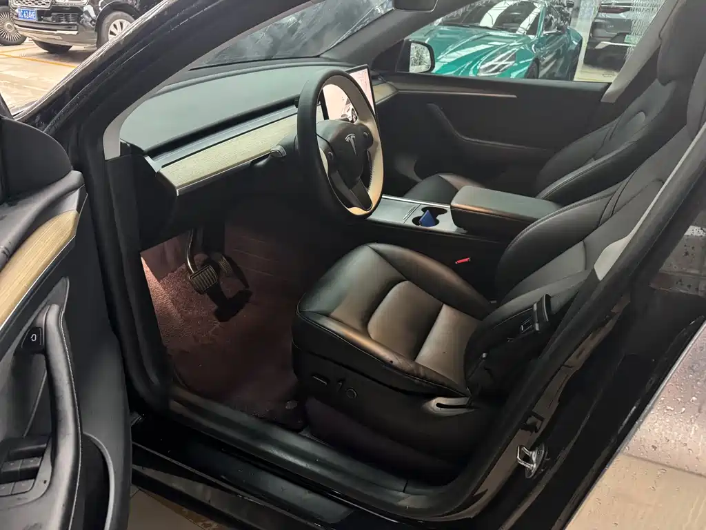 Tesla Model Y — фото 4