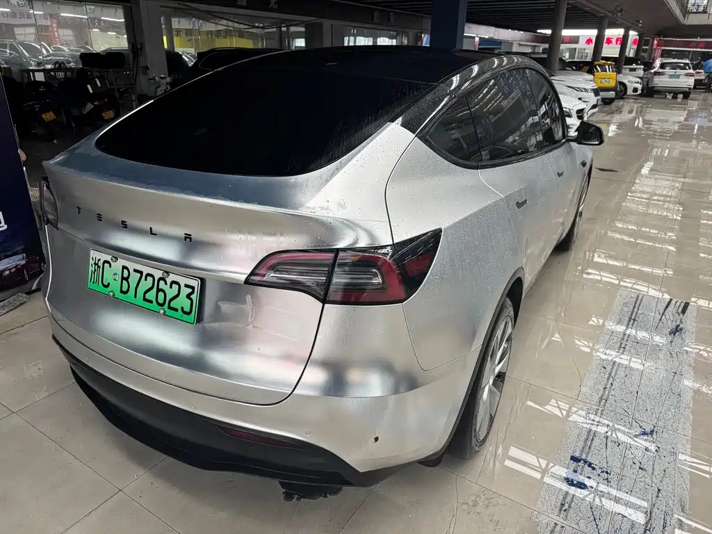 Tesla Model Y — фото 9