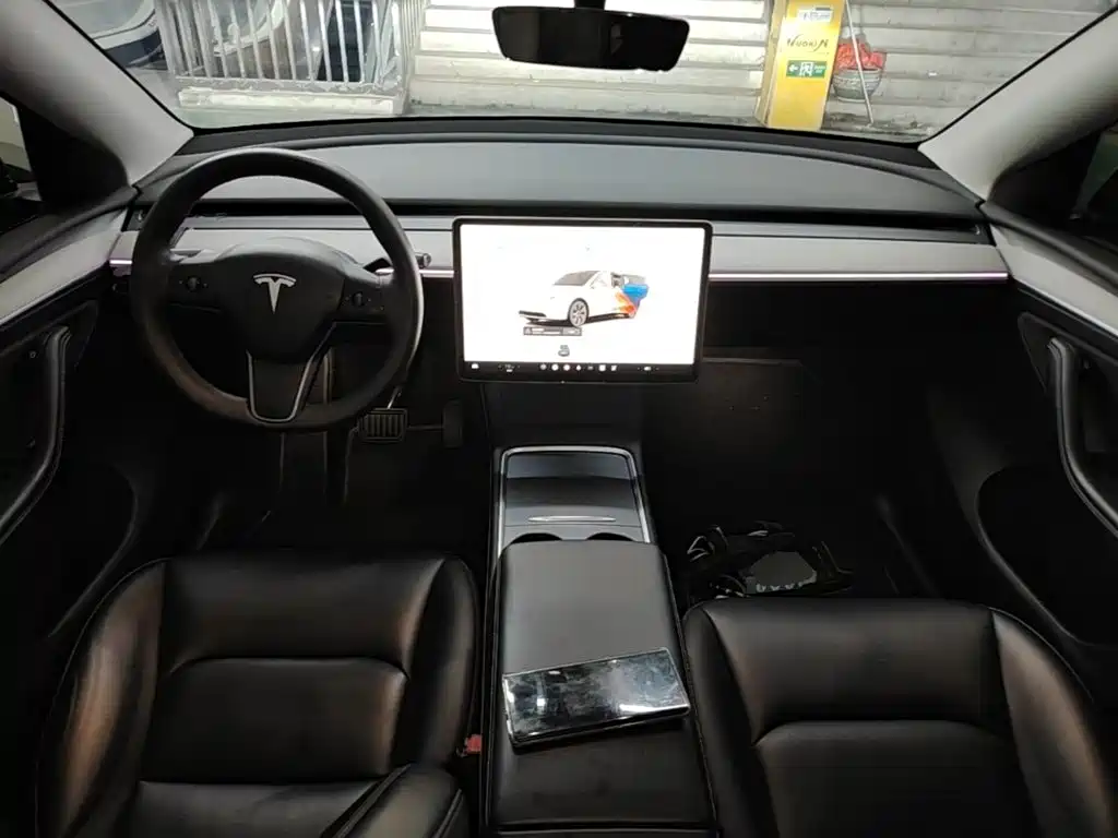 Tesla Model Y — фото 10