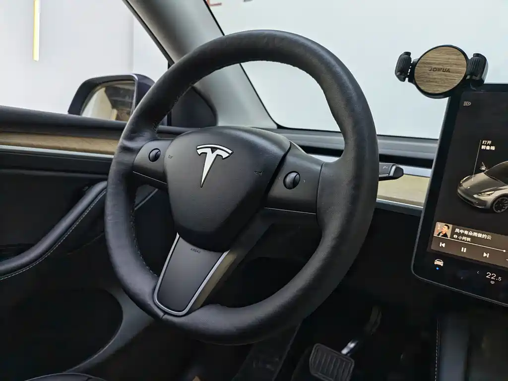 Tesla Model Y — фото 13