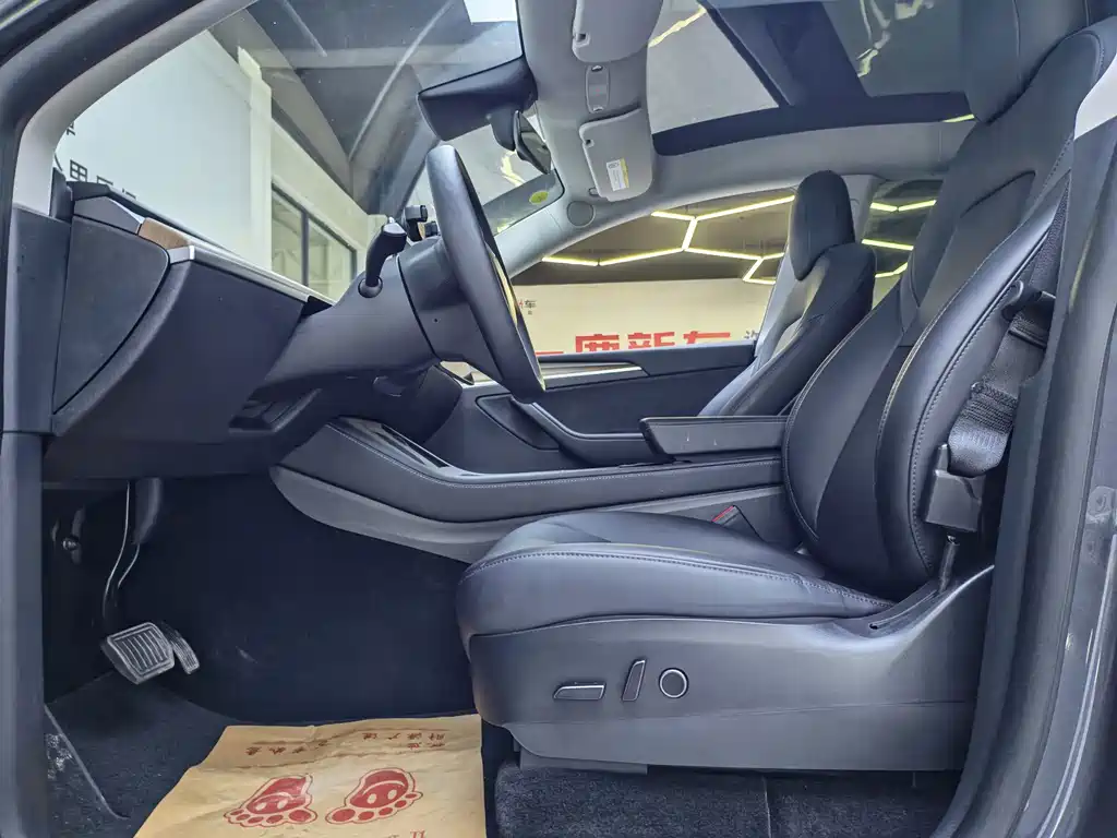 Tesla Model Y — фото 6