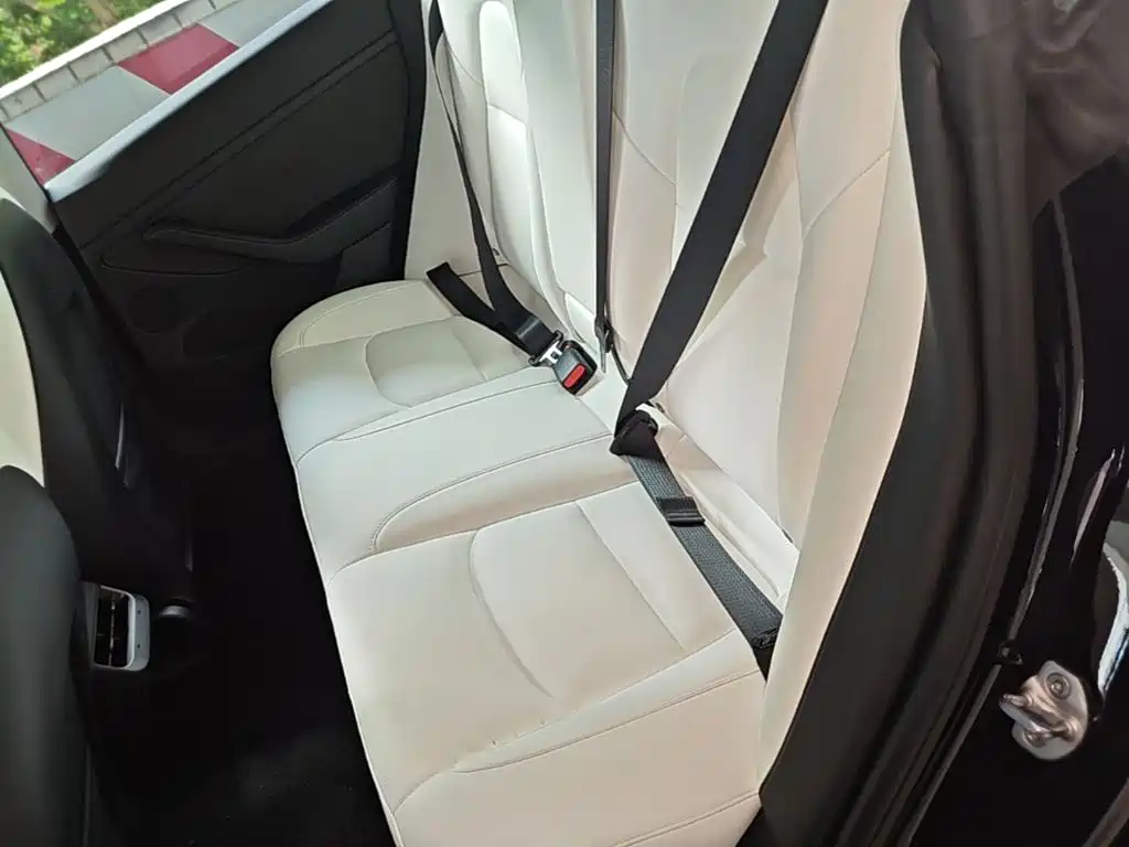 Tesla Model 3 — фото 17