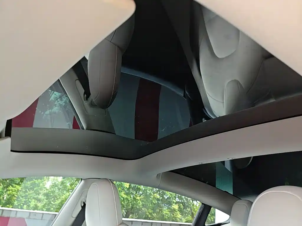 Tesla Model 3 — фото 18