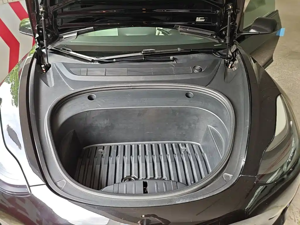 Tesla Model 3 — фото 20