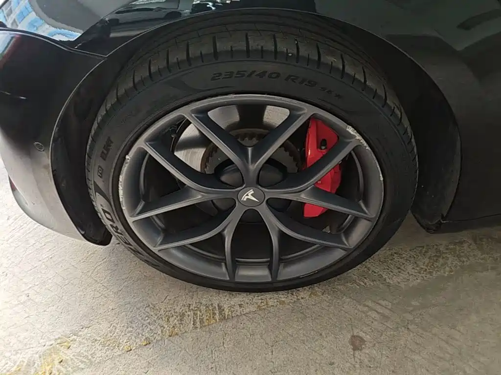 Tesla Model 3 — фото 23