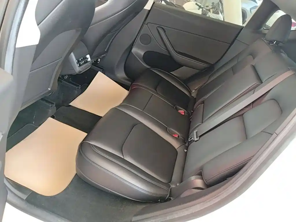 Tesla Model Y — фото 17