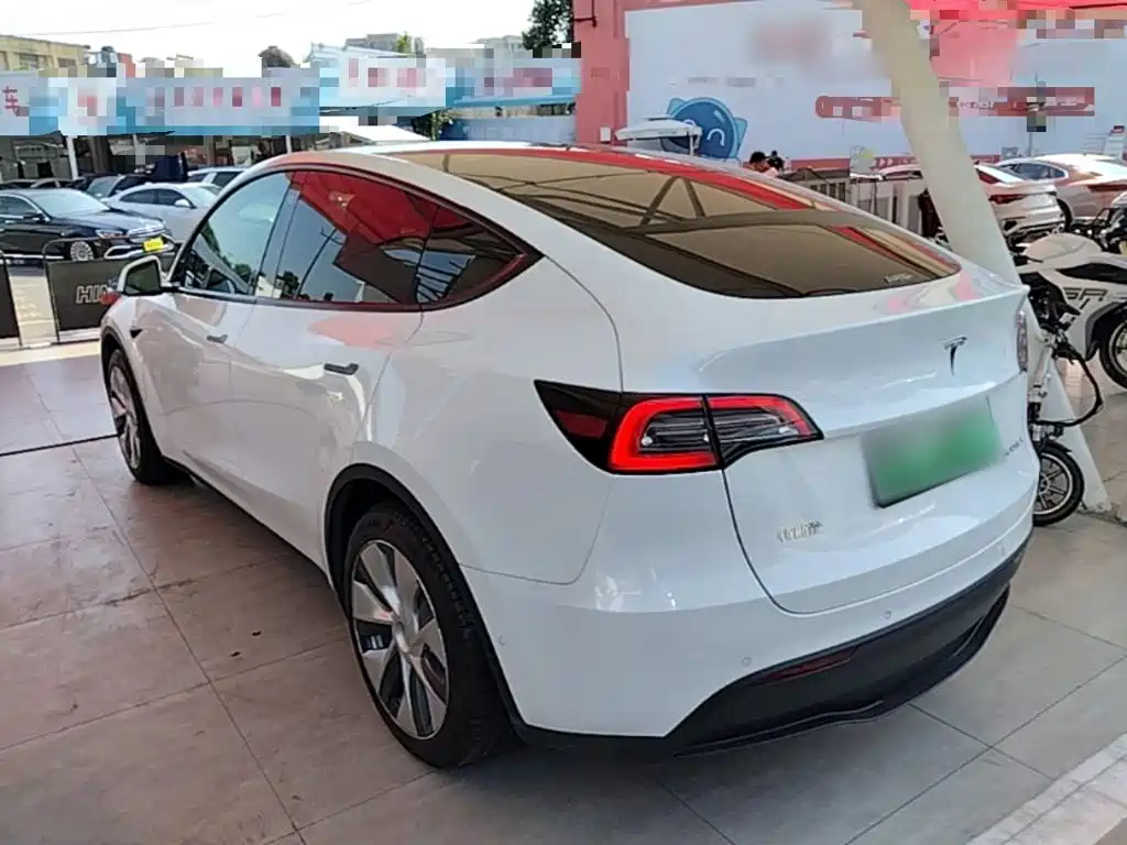 Tesla Model Y — фото 5